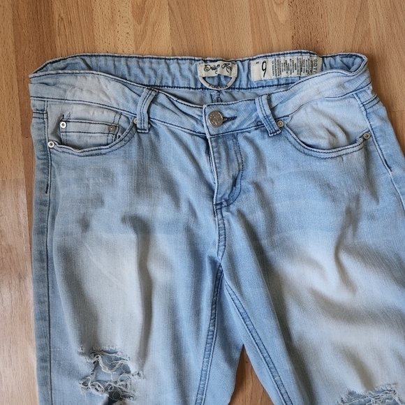 Distressed jeans - Picture 4 of 6